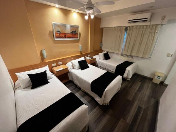 Sarmiento Palace Hotel : photo 4 de la chambre chambre triple