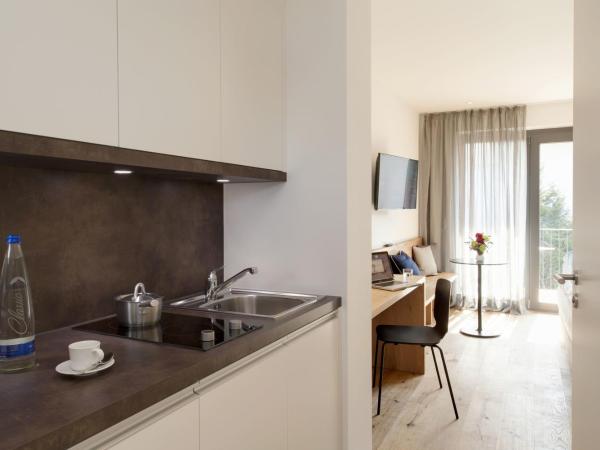 Hotel M120 : photo 10 de la chambre appartement confort