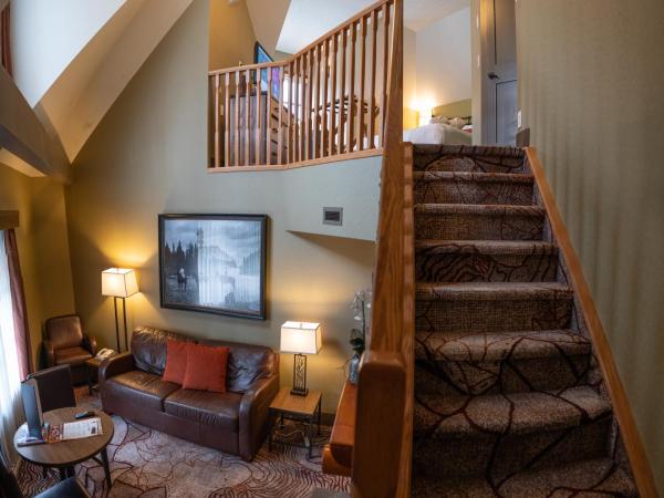 Banff Caribou Lodge and Spa : photo 8 de la chambre suite d'angle avec baignoire spa