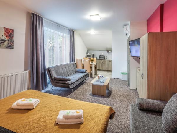 Elendris - Ubytování u kostela : photo 2 de la chambre chambre familiale avec baignoire