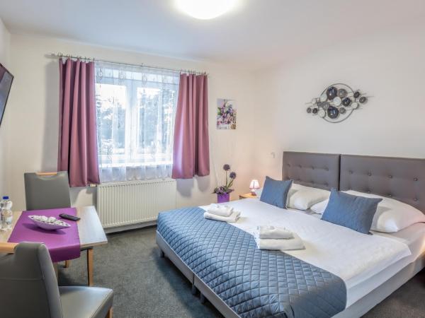 Elendris - Ubytování u kostela : photo 1 de la chambre chambre deluxe double ou lits jumeaux