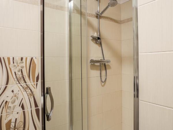 Elendris - Ubytování u kostela : photo 5 de la chambre chambre deluxe double ou lits jumeaux