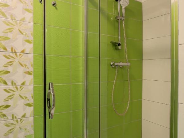 Elendris - Ubytování u kostela : photo 9 de la chambre chambre deluxe double ou lits jumeaux