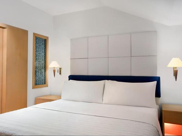 Le Meridien Kochi : photo 3 de la chambre one-bedroom duplex suite with city view - club level with 10% f & b discount