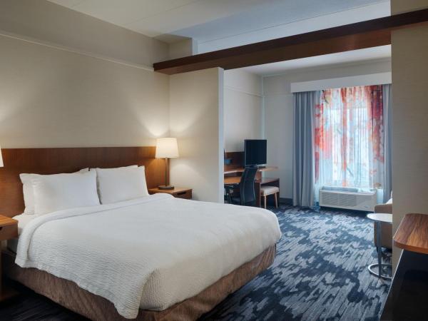 Fairfield Inn & Suites by Marriott Columbus Airport : photo 8 de la chambre hébergement lit king-size avec canapé-lit - non-fumeurs