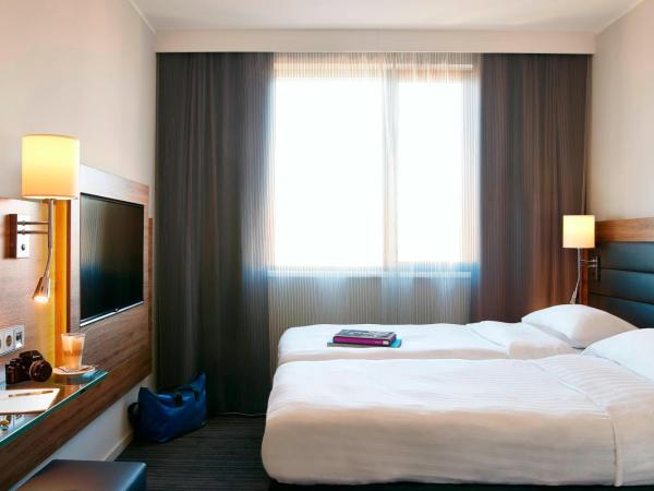 Moxy Berlin Ostbahnhof : photo 2 de la chambre chambre lits jumeaux moxy twin sleeper