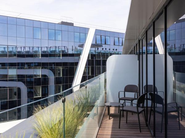 Sheraton Nice Airport : photo 6 de la chambre suite junior avec balcon - accès au salon club