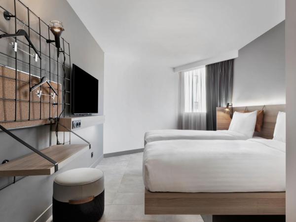 Moxy La Ciotat : photo 4 de la chambre chambre lit queen-size moxy sleeper