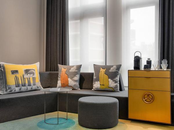 W Amsterdam : photo 2 de la chambre chambre fabulous bank avec 1 lit king-size - vue sur ville