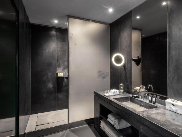 W Amsterdam : photo 6 de la chambre suite studio 1 chambre wow bank, avec 1 lit king-size rond