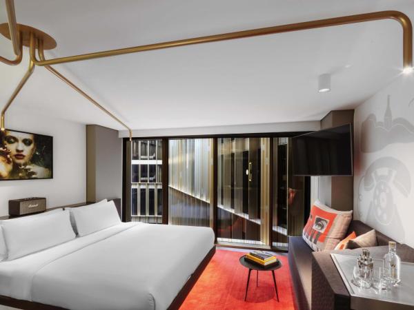 W Amsterdam : photo 3 de la chambre chambre cozy exchange avec 1 lit king-size - vue sur atrium