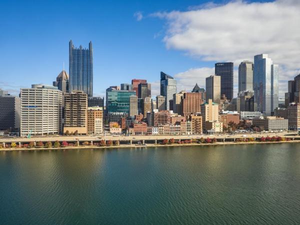 Sheraton Pittsburgh Hotel at Station Square : photo 6 de la chambre chambre lit king-size - vue sur rivière