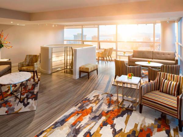 Sheraton Vancouver Wall Centre : photo 5 de la chambre chambre lit king-size avec accès au salon club - Étage Élevé