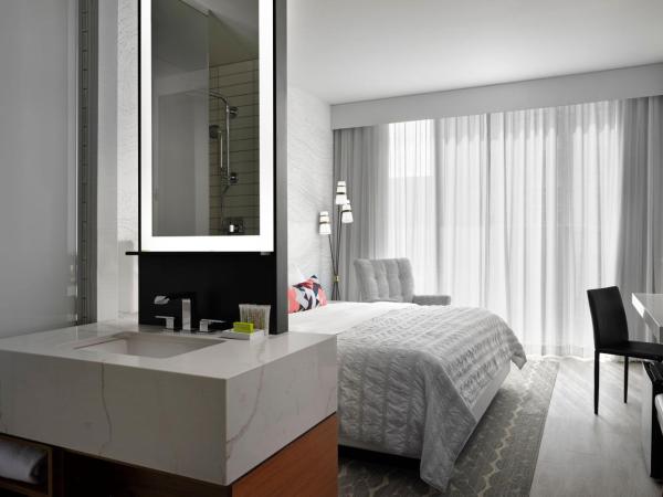 Le Méridien Denver Downtown : photo 10 de la chambre chambre lit king-size - vue sur ville