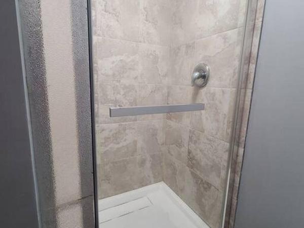 Cloud Bnb Downtown Ottawa : photo 8 de la chambre chambre familiale avec salle de bains commune