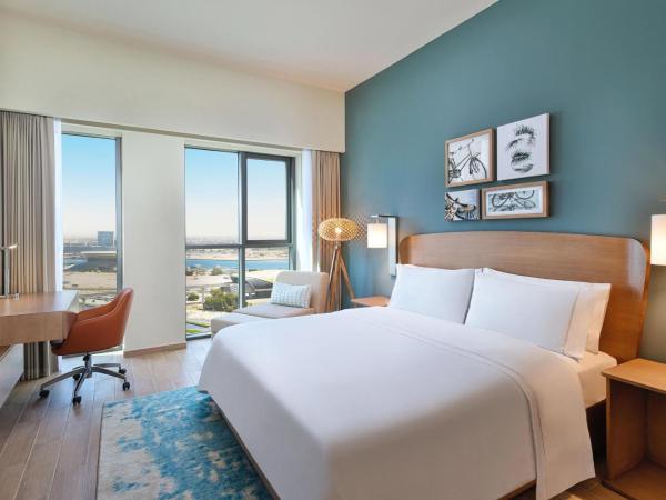 Element Al Jaddaf, Dubai : photo 1 de la chambre 2 bedroom apartment with creek view (complimentary transfer to dubai mall, festival city mall, la mer beach & al jaddaf metro)