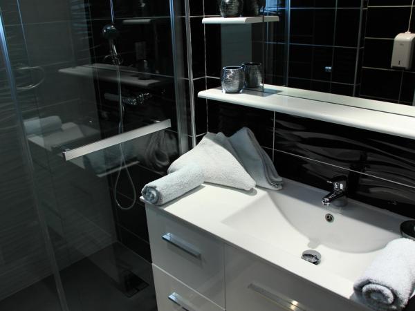 Les Alcyons : photo 3 de la chambre chambre triple - vue sur mer - 1er Étage