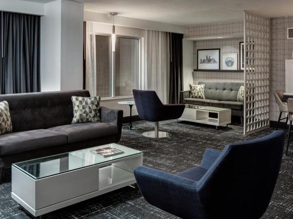 Le Meridien Dallas by the Galleria : photo 2 de la chambre suite premier avec 1 lit king-size