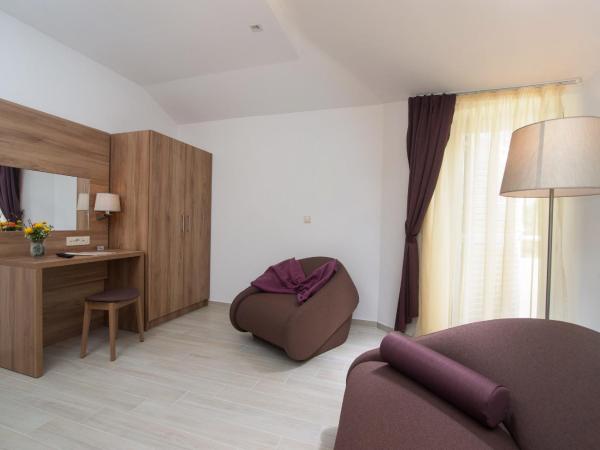 Hotel Biokovo : photo 4 de la chambre suite 1 chambre avec balcon