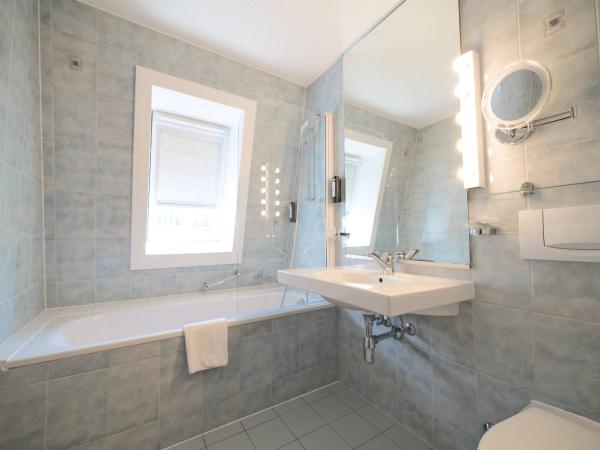 Tulip Inn Beaulieu Lausanne : photo 8 de la chambre suite avec lit queen-size