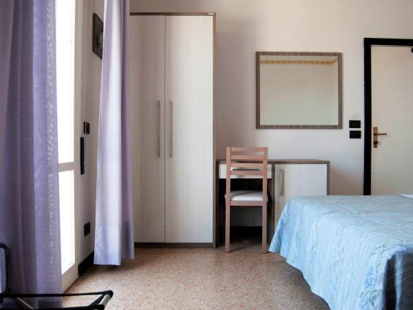 Hotel Ardesia : photo 7 de la chambre chambre quadruple avec balcon