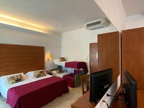 Hotel Villa del Parco : photo 3 de la chambre chambre quadruple supérieure 