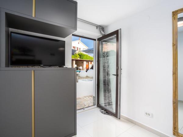 Villa Palma Krk : photo 5 de la chambre studio - vue sur piscine 