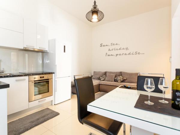 Villa Palma Krk : photo 4 de la chambre appartement avec terrasse