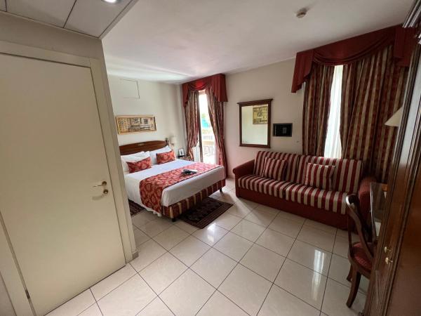 Hotel Villa Savoia : photo 1 de la chambre chambre quadruple confort