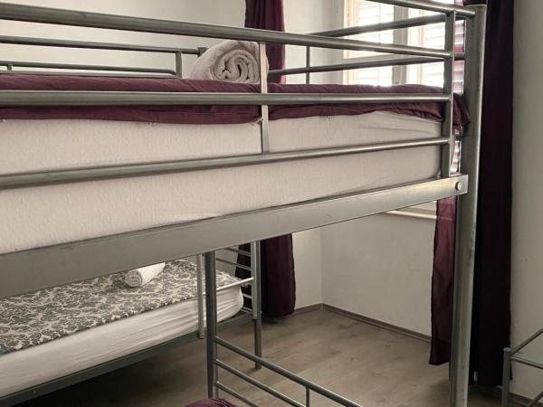 Kingslanding Old Town Hostel : photo 4 de la chambre lit dans dortoir mixte de 4 lits