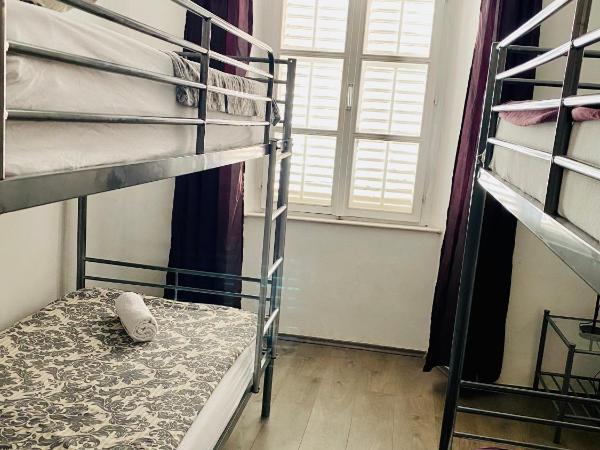 Kingslanding Old Town Hostel : photo 2 de la chambre lit dans dortoir mixte de 4 lits