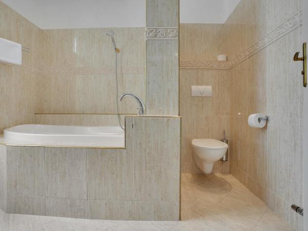 Aphrodite Hotel Marianske Lazne : photo 8 de la chambre chambre double avec balcon