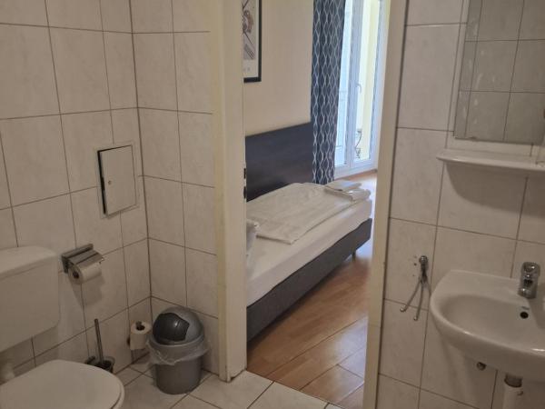 Hotel Am Stuttgarter Eck : photo 1 de la chambre chambre familiale