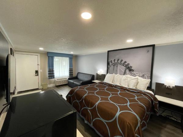 Super 8 by Wyndham Kissimmee-Orlando : photo 3 de la chambre chambre lit king-size - non-fumeurs