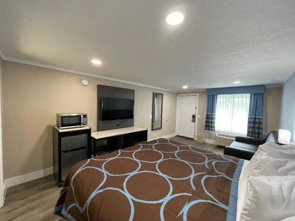 Super 8 by Wyndham Kissimmee-Orlando : photo 4 de la chambre chambre lit king-size - non-fumeurs