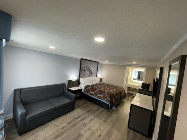 Super 8 by Wyndham Kissimmee-Orlando : photo 6 de la chambre chambre lit king-size - non-fumeurs