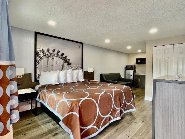 Super 8 by Wyndham Kissimmee-Orlando : photo 1 de la chambre suite studio lit king-size - non-fumeurs