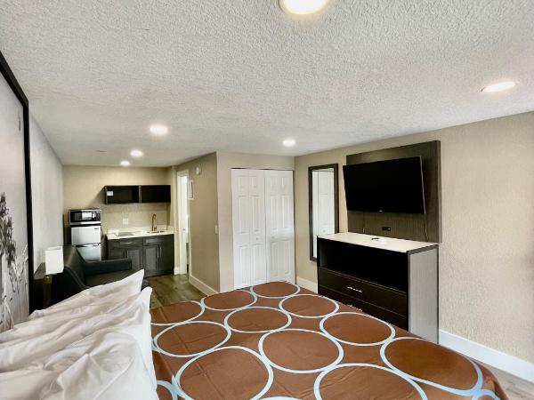 Super 8 by Wyndham Kissimmee-Orlando : photo 2 de la chambre suite studio lit king-size - non-fumeurs