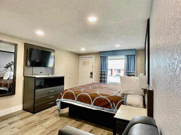 Super 8 by Wyndham Kissimmee-Orlando : photo 6 de la chambre suite studio lit king-size - non-fumeurs