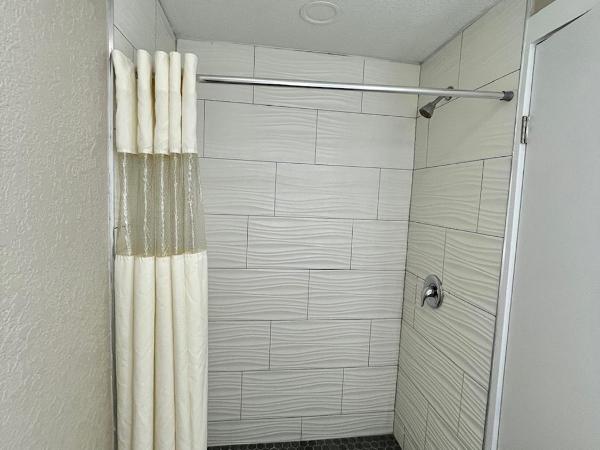 Super 8 by Wyndham Kissimmee-Orlando : photo 8 de la chambre suite studio lit king-size - non-fumeurs