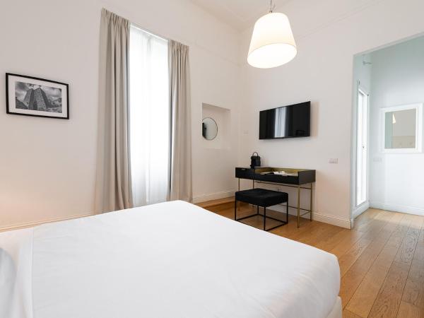 PLEY Boutique Del Centro : photo 9 de la chambre chambre double deluxe avec vue sur château