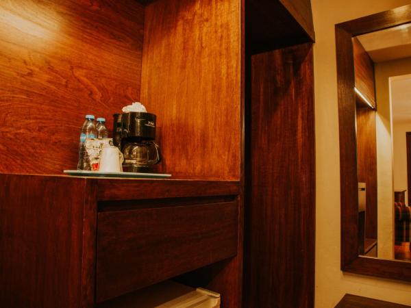 Hotel Holly : photo 4 de la chambre chambre lit king-size standard