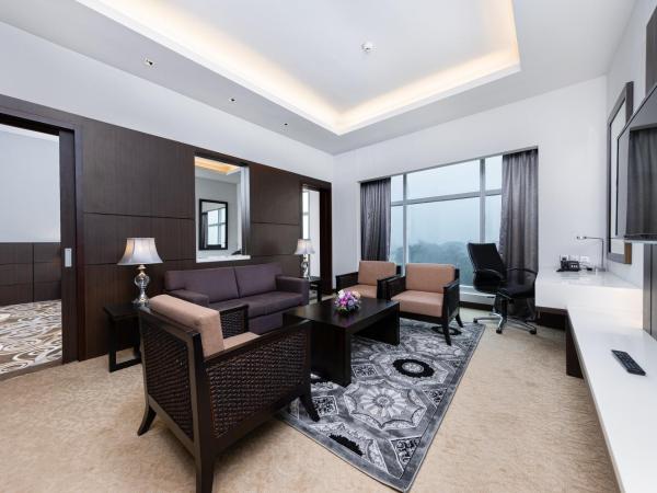 Raia Hotel & Convention Centre Kuching : photo 5 de la chambre suite familiale