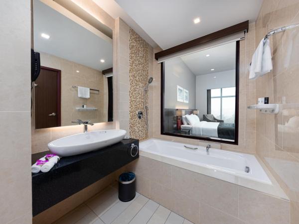 Raia Hotel & Convention Centre Kuching : photo 6 de la chambre suite familiale