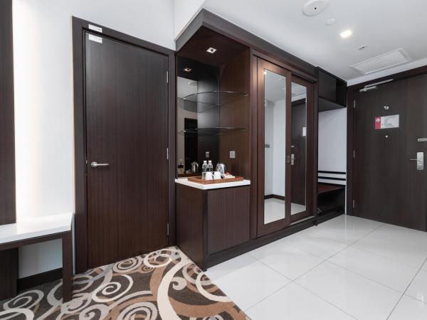 Raia Hotel & Convention Centre Kuching : photo 4 de la chambre chambre lit king-size supérieure