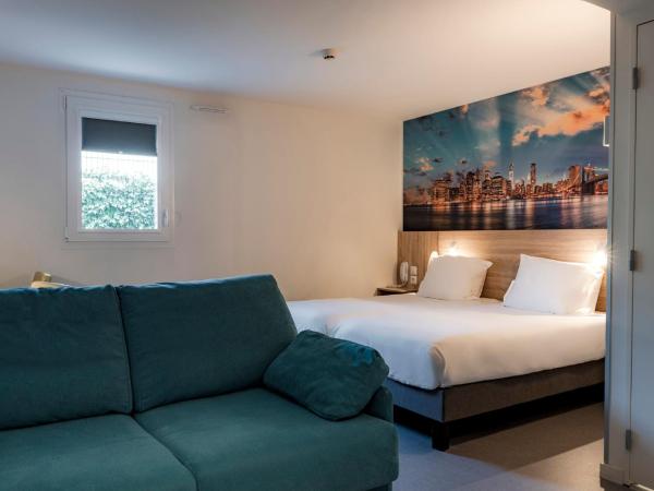 Kyriad Annemasse - Geneve : photo 4 de la chambre chambre familiale avec 2lits simples et canap-lit double 