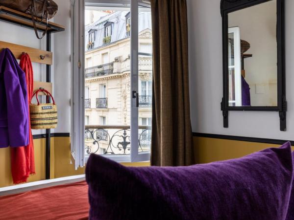 Le Village Montmartre by Hiphophostels : photo 3 de la chambre chambre double supérieure - vue sur basilique du sacré-cœur