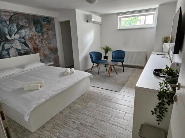 Comfort Rooms Remiza : photo 6 de la chambre chambre double avec salle de bains commune