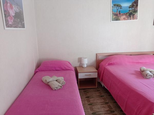 Le ginestre : photo 2 de la chambre chambre triple avec salle de bains commune