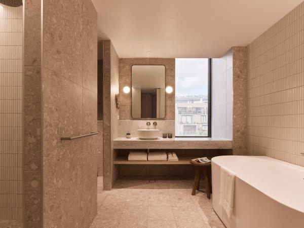 Rydges Melbourne : photo 4 de la chambre hébergement d'angle avec lit king-size